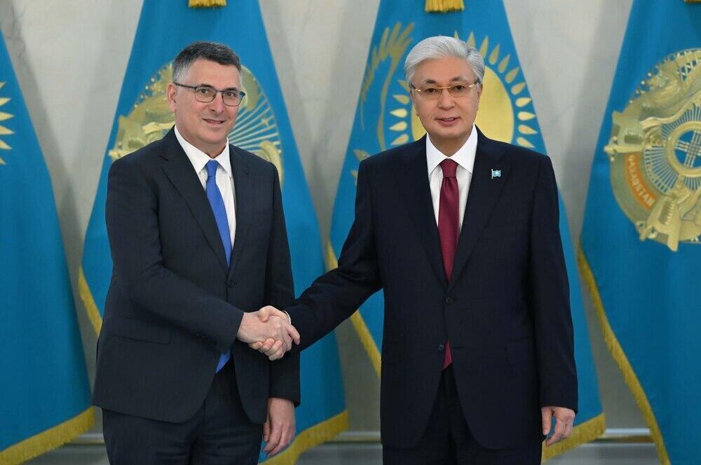 哈萨克斯坦总统托卡耶夫与以色列外长萨阿探讨人工智能、亚伯拉罕协议及投资合作