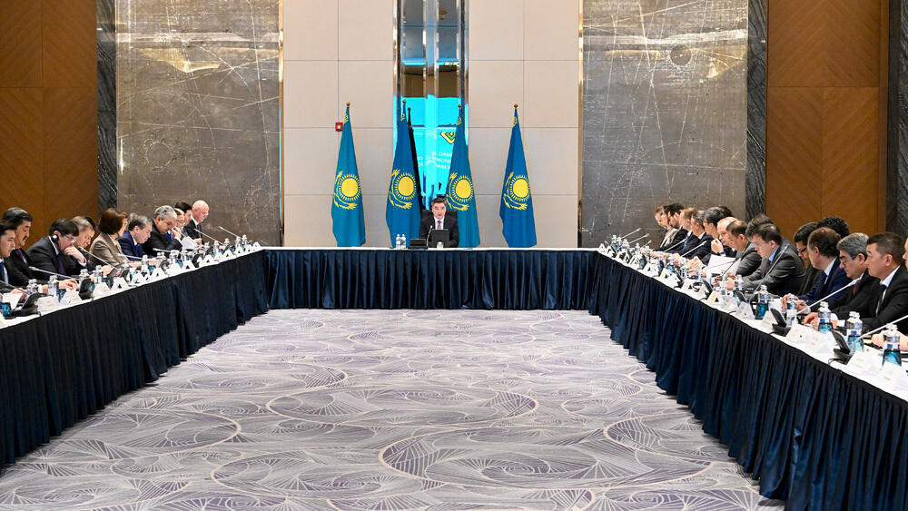 Үкімет барлық салада инвесторлармен сындарлы диалог орнатуға әзір - Олжас Бектенов Шетелдік инвесторлар кеңесінің аралық отырысын өткізді