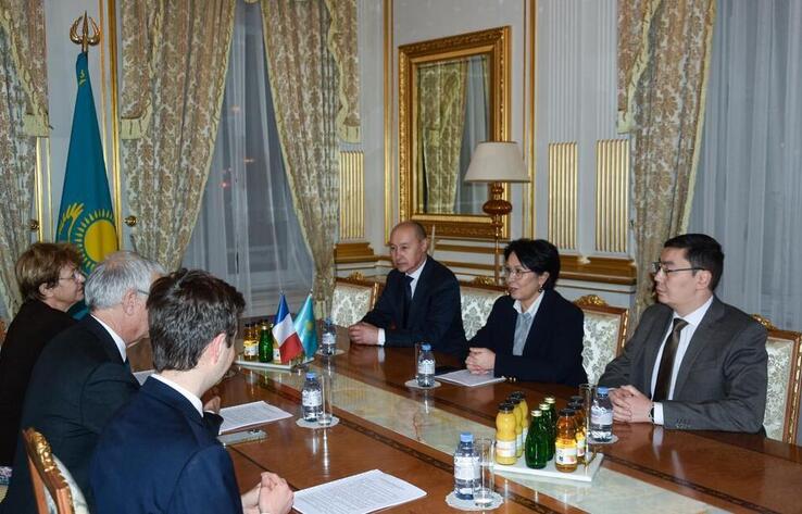 Франция сенаторларына Қазақстандағы конституциялық реформалар таныстырылды