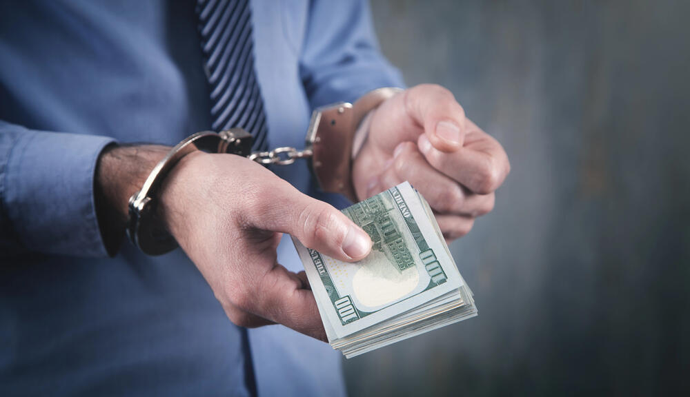 Глава Минздрава Кыргызстана вырывает коррупцию с корнем, скальпелем систему не выправить
