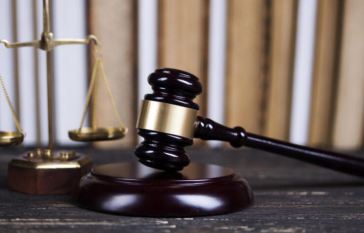 В Актобе осудили пенсионера, от которого родила школьница