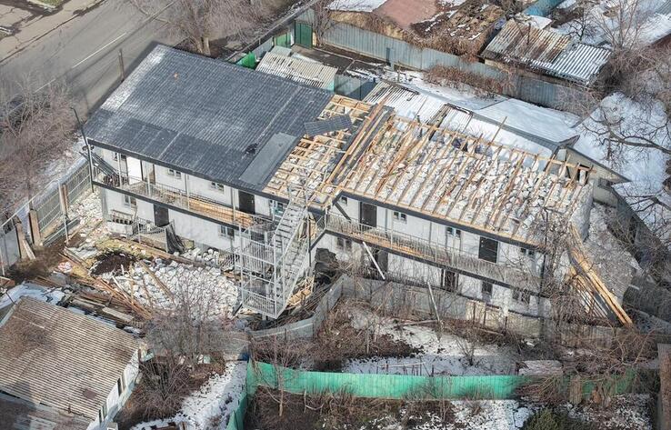 Алматыда сот шешімімен тұрғын үйдің бір қабаты сүрілді