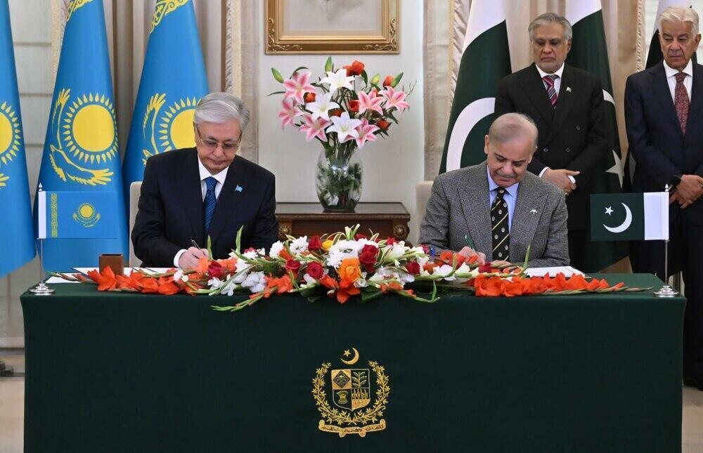 哈萨克斯坦与巴基斯坦签署建立战略伙伴关系的联合宣言