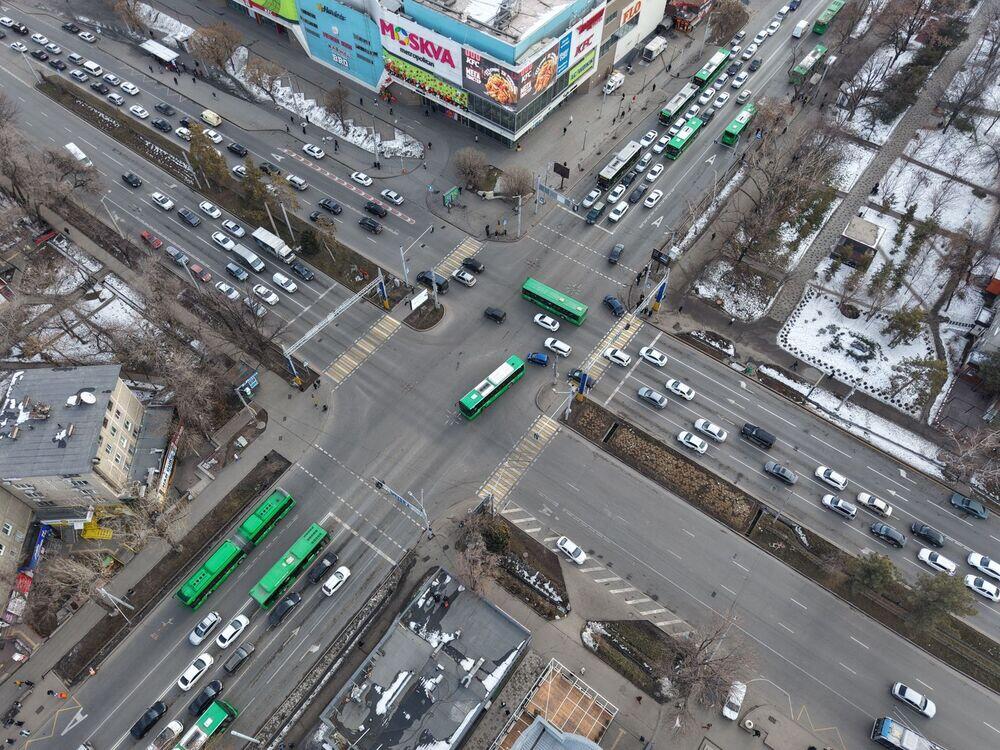 На ключевых перекрестках Алматы поставили дополнительные фазы светофоров
