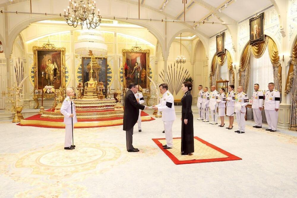 哈萨克斯坦大使向泰国国王递交国书