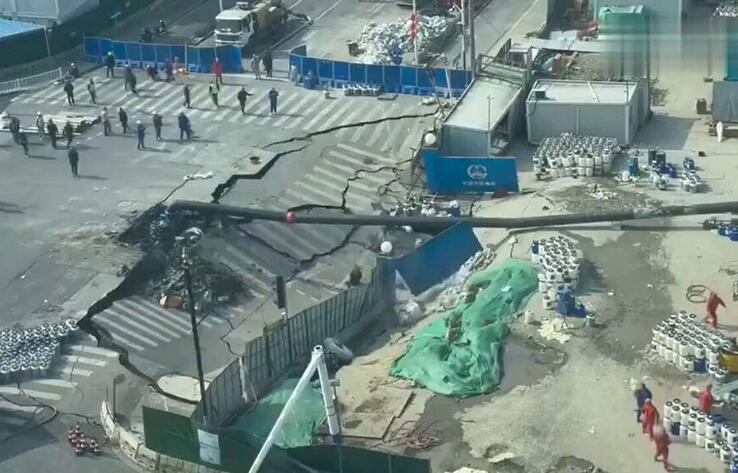 Section of road collapsed during subway construction in Shanghai