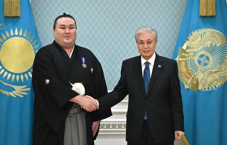 Глава государства отметил достижения казахстанского сумоиста в Японии
