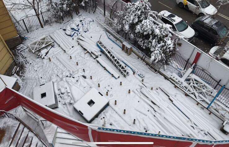 В Алматы по решению суда снесли летнюю террасу ресторана
