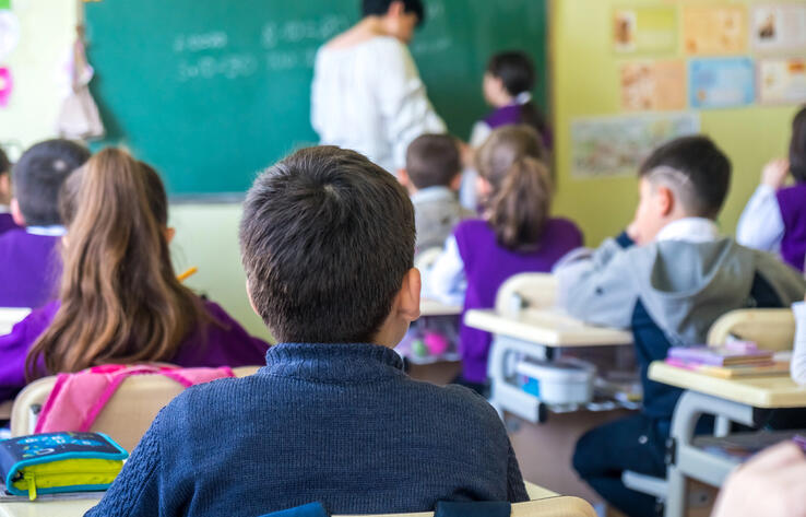 В казахстанских школах могут отменить СОР и СОЧ