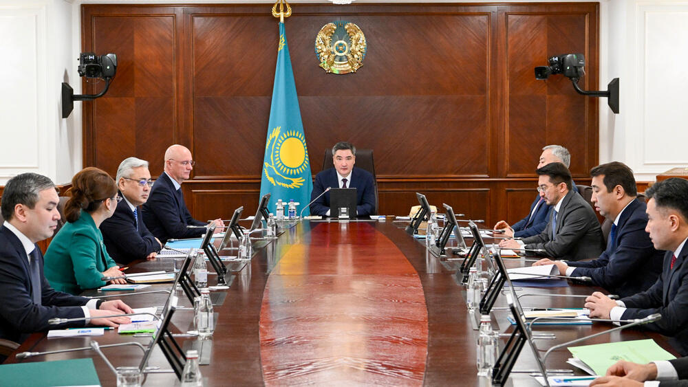 Olzhas Bektenov Instructs Expansion of Support Measures to Develop the Manufacturing Industry