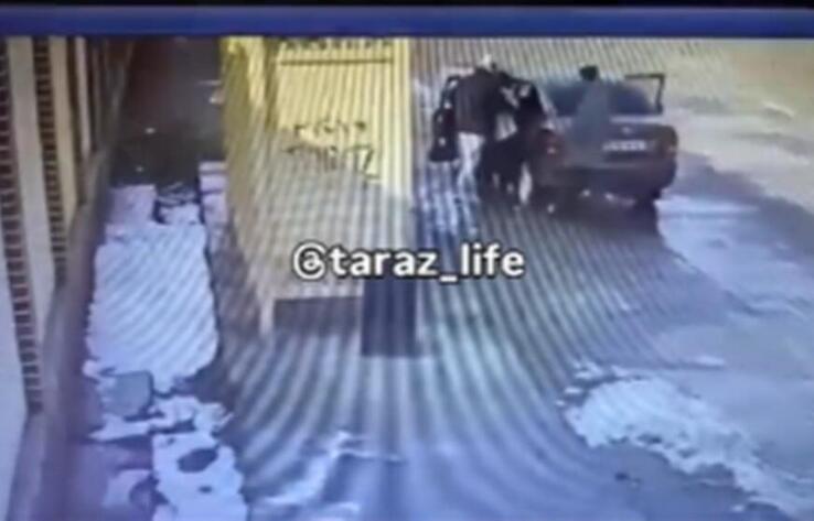 Таразда 13 жастағы қызды ұрламақ болған екі күдікті ұсталды