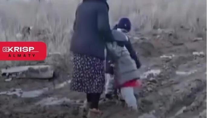 Населенные пункты Алматы и области утопают в грязи: в акиматах ситуацию объясняют благоустройством