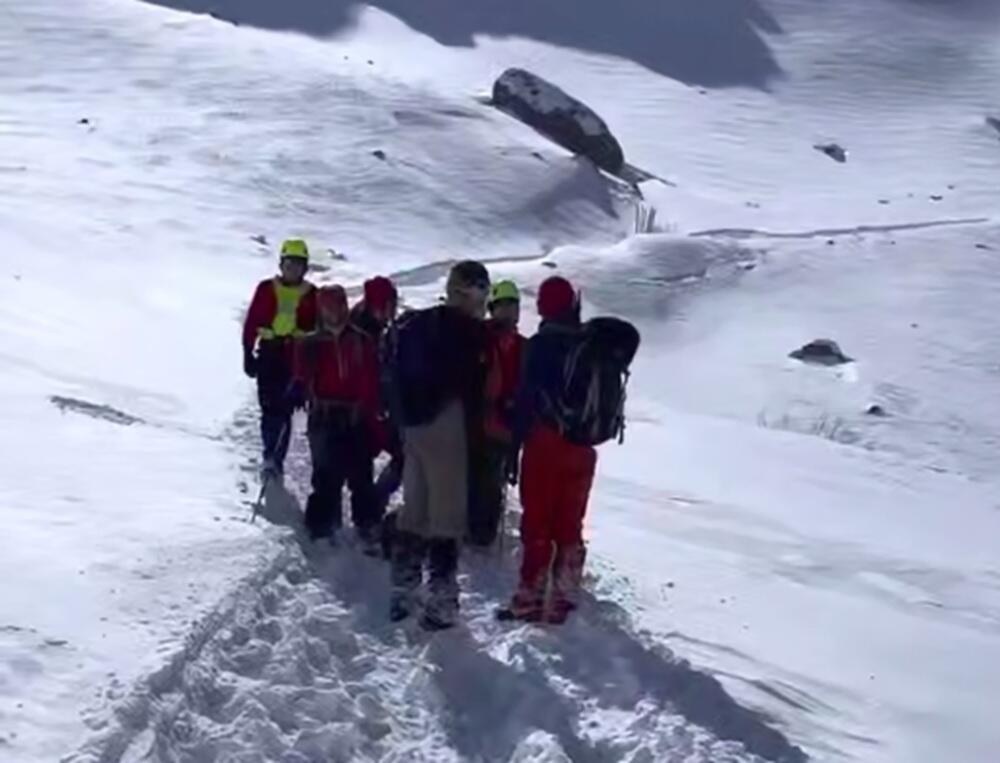 Лавина накрыла туристов в Алматы, один из них погиб