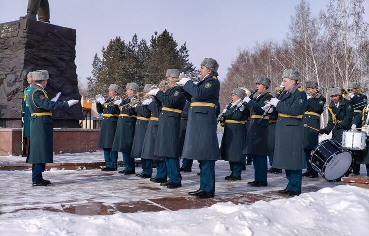 В Астане почтили память генерала Панфилова и 28 героев-панфиловцев в День защитника Отечества