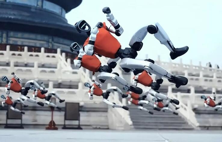 Китайские роботы синхронно исполнили элементы кунг-фу в центре Пекина