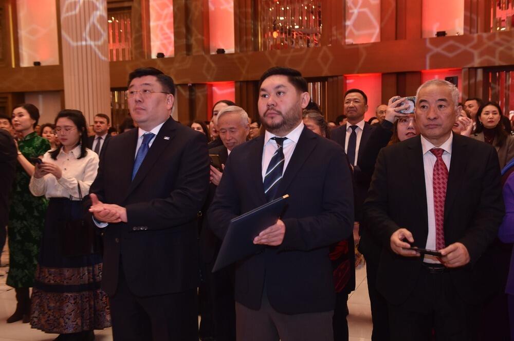 Стремление Китая и Казахстана навстречу друг другу стало образцом добрососедского сотрудничества - Люй И. Фото: Генконсульство КНР в Алматы