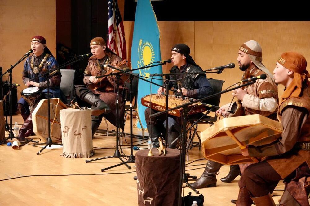 "Тұран" этно-фольклорлық ансамблі Сан-Франциско сахнасында өнер көрсетті