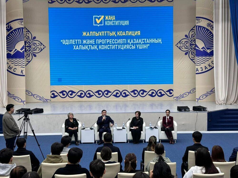 В ВКО члены региональной коалиции встретились с молодежью, впервые голосующей на референдуме