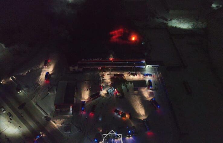 Пожар тушат в детском развлекательном центре в Семее