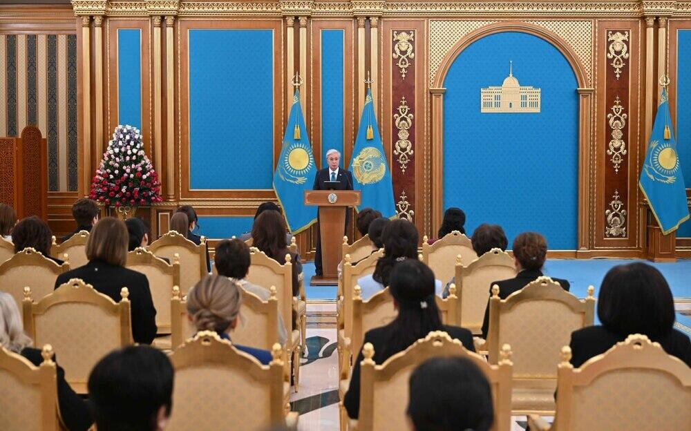  Женщины созидают будущее нации - Токаев поздравил казахстанок с наступающим 8 Марта 

