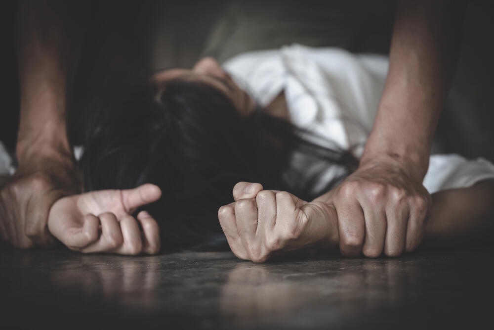 В Атырау расследуют истязание девушки, подозреваемый задержан