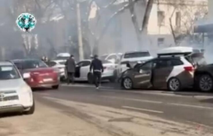 В Алматы произошло ДТП с участием автобуса, есть пострадавший