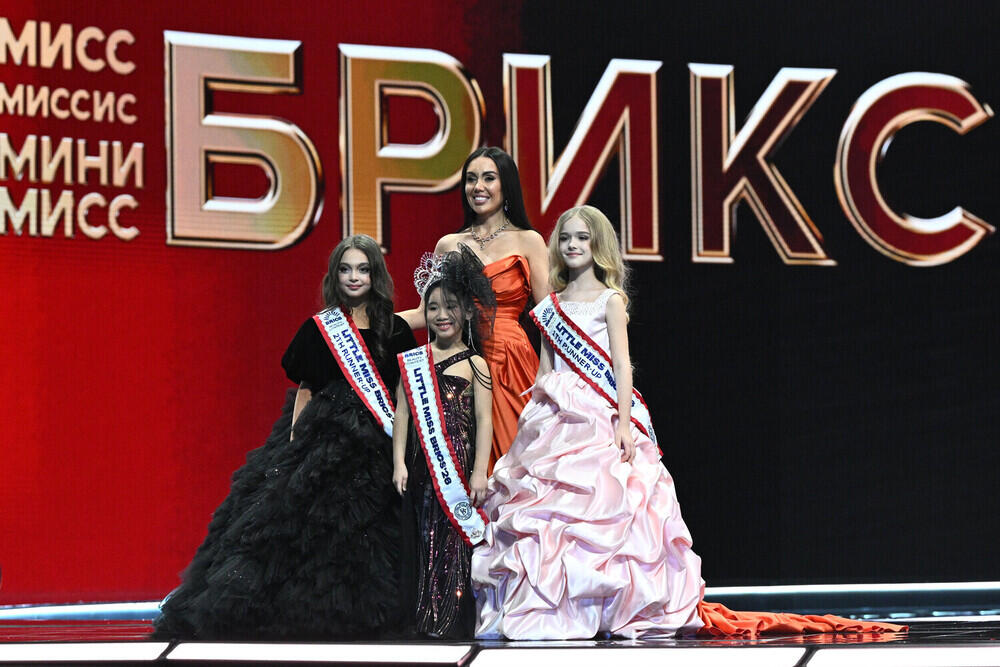 Қазанда алғаш рет өткен MISS BRICS 2026 халықаралық сұлулық байқауының финалы өтті. Сурет: Максим Богодвид/РИА Новости