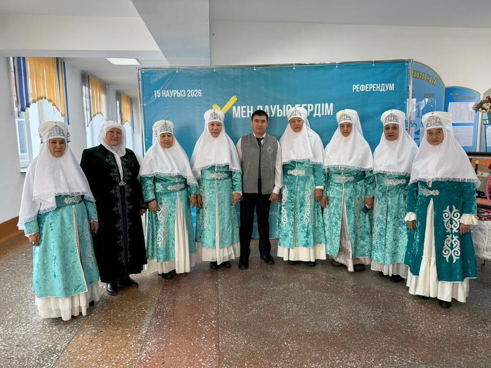 Зайсан ауданында "Ғасыр әже" ансамблінің мүшелері референдум учаскесінде дауыс берді
