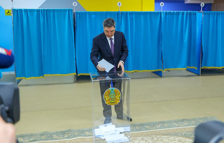 Премьер-министр Олжас Бектенов ҚР жаңа Конституциясын қабылдау жөніндегі референдумда дауыс берді