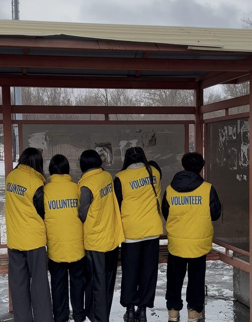 Өскемен жастары қаланы заңсыз жарнамадан тазарту акциясына шықты