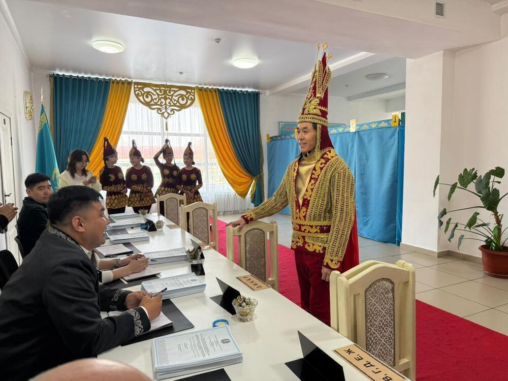 Қазақстанда референдум қалай өтіп жатыр: дауыс беру күнінің атмосферасы. Сурет: gov.kz