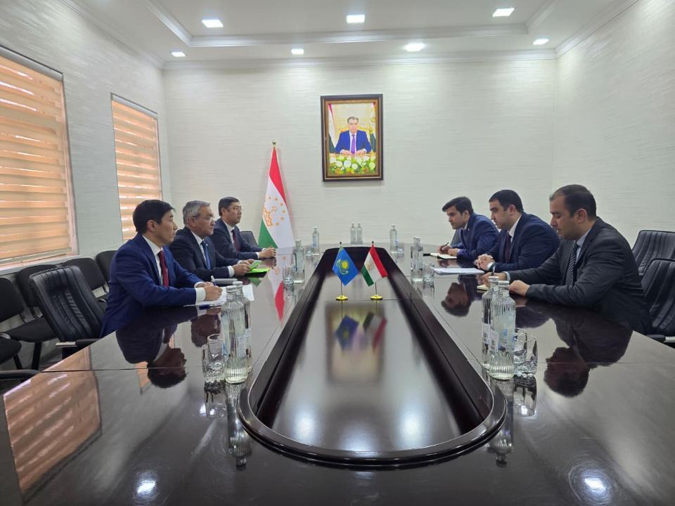 Қазақстан мен Тәжікстан арасындағы сауда-өнеркәсіптік ынтымақтастықты жандандыру мәселелері Душанбеде талқыланды