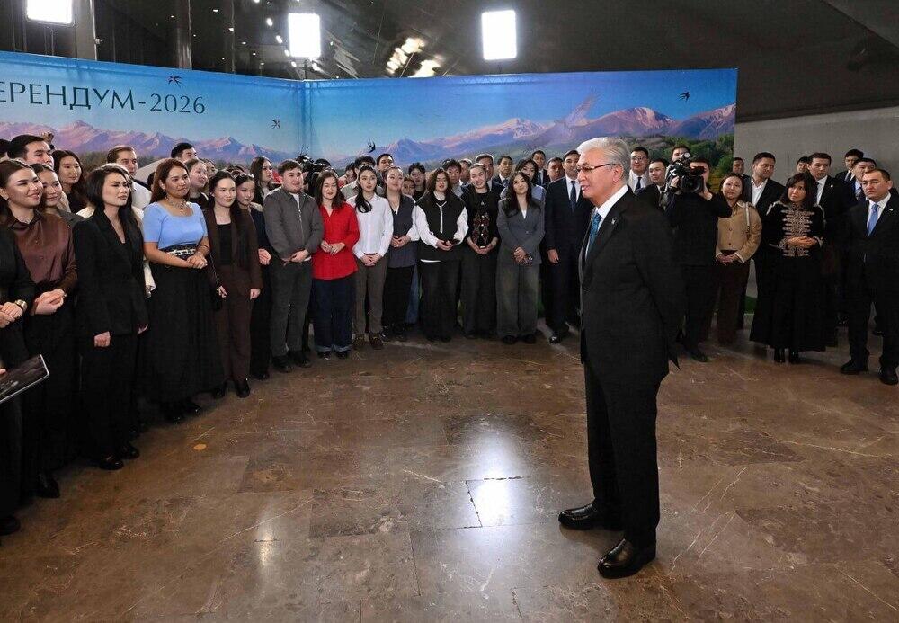 Мемлекет басшысы референдумға белсене қатысқан жастармен әңгімелесті