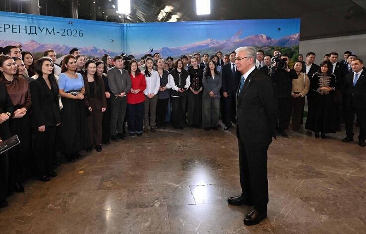 Мемлекет басшысы референдумға белсене қатысқан жастармен әңгімелесті