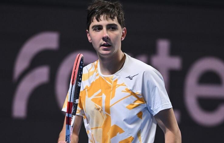 Казахстанский теннисист пробился в третий круг супертурнира в Майами 