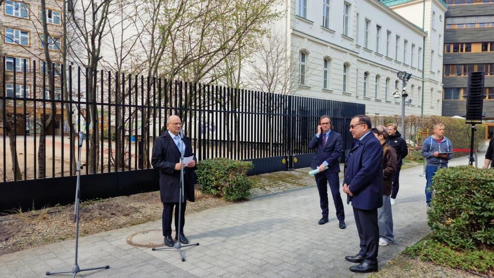 Берлин қазақстандық қызғалдақтарды достық пен көктемгі жаңарудың символы ретінде қабылдады