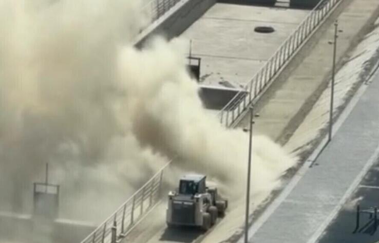 Embankment cleaning in Almaty turns into a dust storm