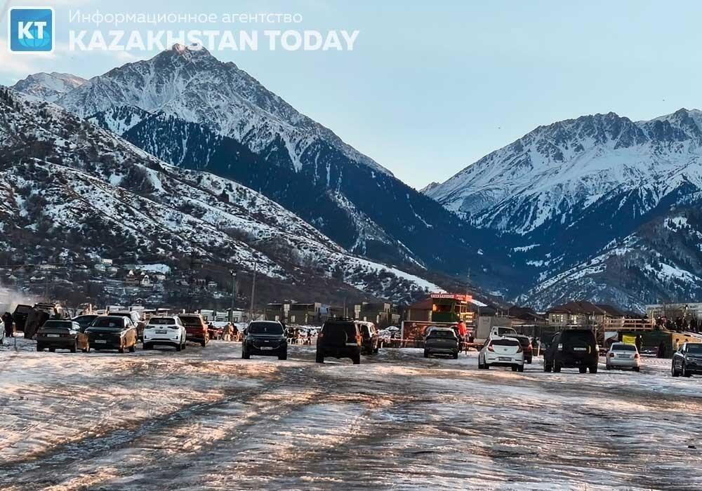 Развлекательный комплекс в окружении кладбищ: будут ли демонтировать?