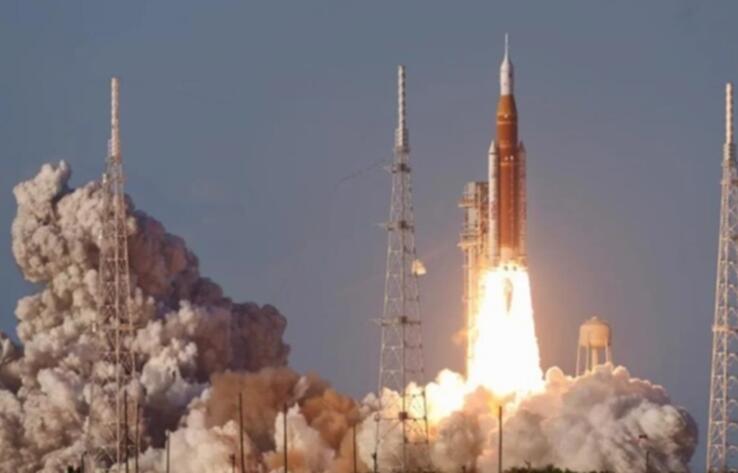 С космодрома на мысе Канаверал стартовала первая за полвека пилотируемая миссия к Луне