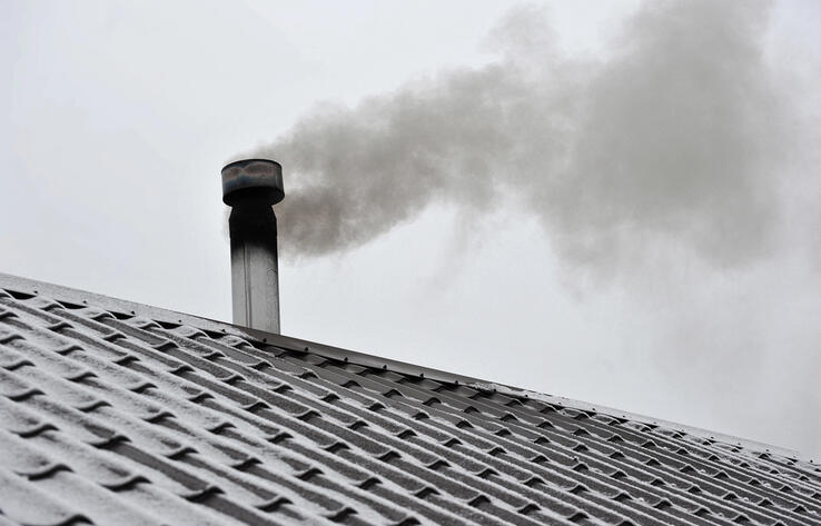 Проблема не от бань, а от перегруженности транспортом - казахстанцы обсуждают запрет на отопление домов углем в Алматы