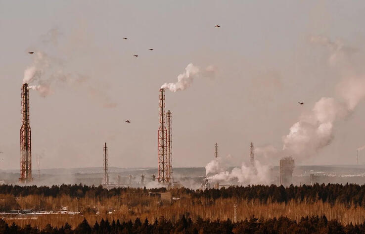 Почти 1,2 млн тонн загрязняющих веществ выбрасывают промышленные предприятия в Казахстане