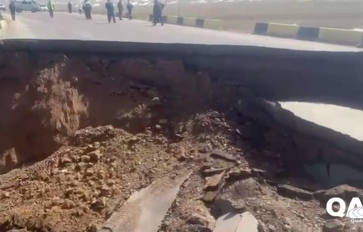 Дорога обрушилась на трассе в Алматинской области из-за талых вод