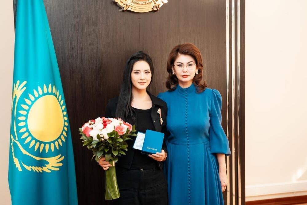 Китайский блогер награждена орденом 