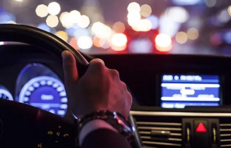 В Алматы негласные патрули отлеживают "шашечников" внутри транспортного потока 