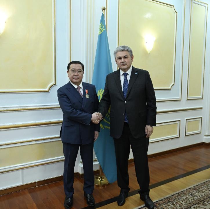 哈萨克斯坦外交部长接见蒙古国大使