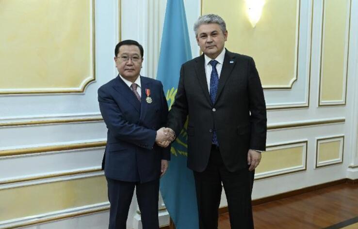 哈萨克斯坦外交部长接见蒙古国大使