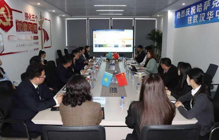 中国武汉设立QazTrade代表处