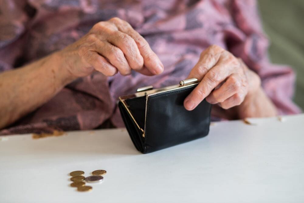 Пенсионный возраст женщин сравняют с мужским к 2031 году - Минтруда 