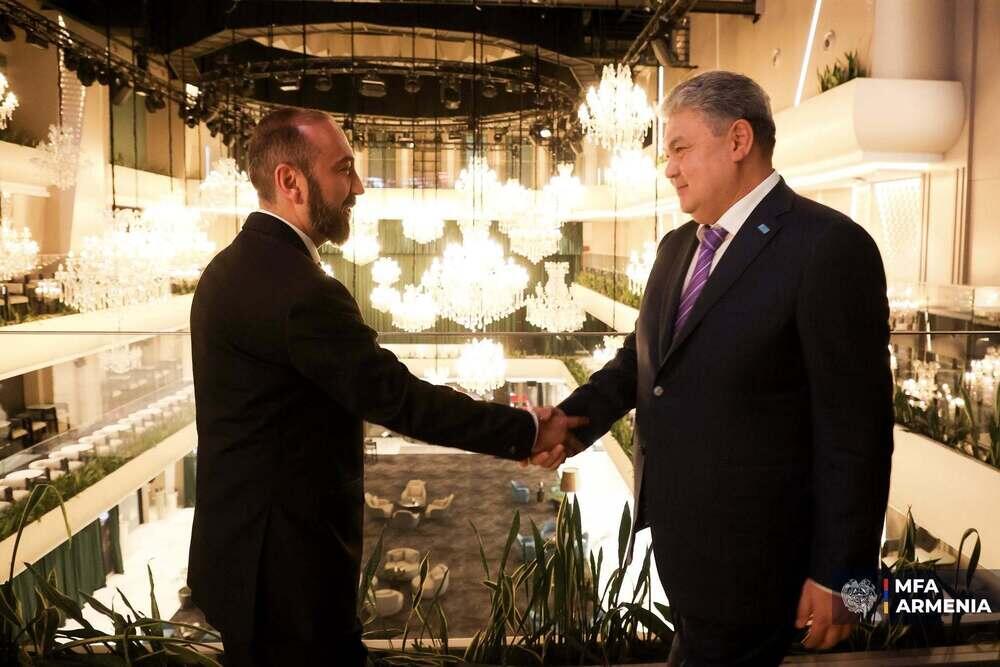 Министр иностранных дел Казахстана прибыл с официальным визитом в Армению

