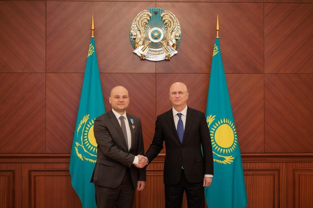 Участникам эвакуации казахстанцев из стран Ближнего Востока вручены госнаграды от имени президента